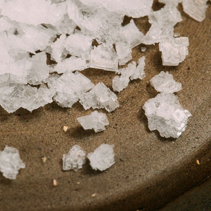Coarse white salt crystals